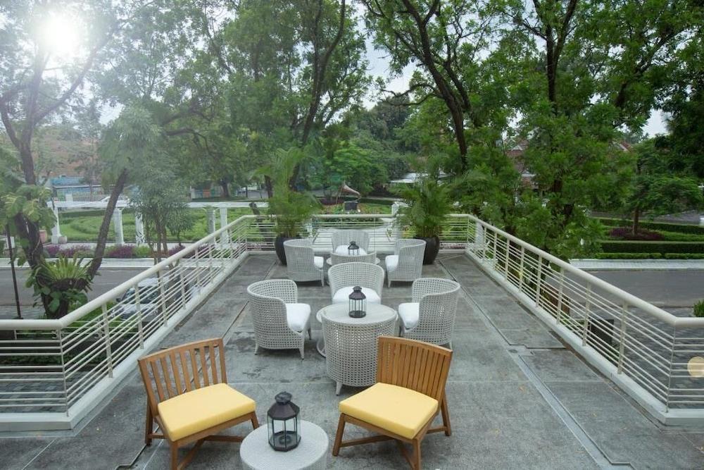 The Shalimar Boutique Hotel Malang Extérieur photo