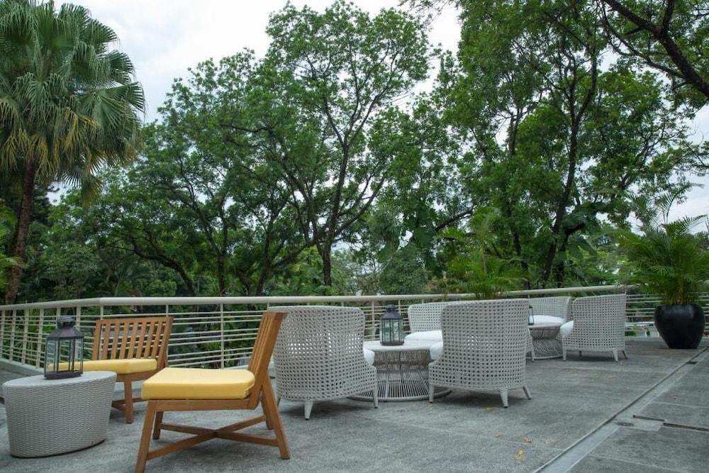 The Shalimar Boutique Hotel Malang Extérieur photo
