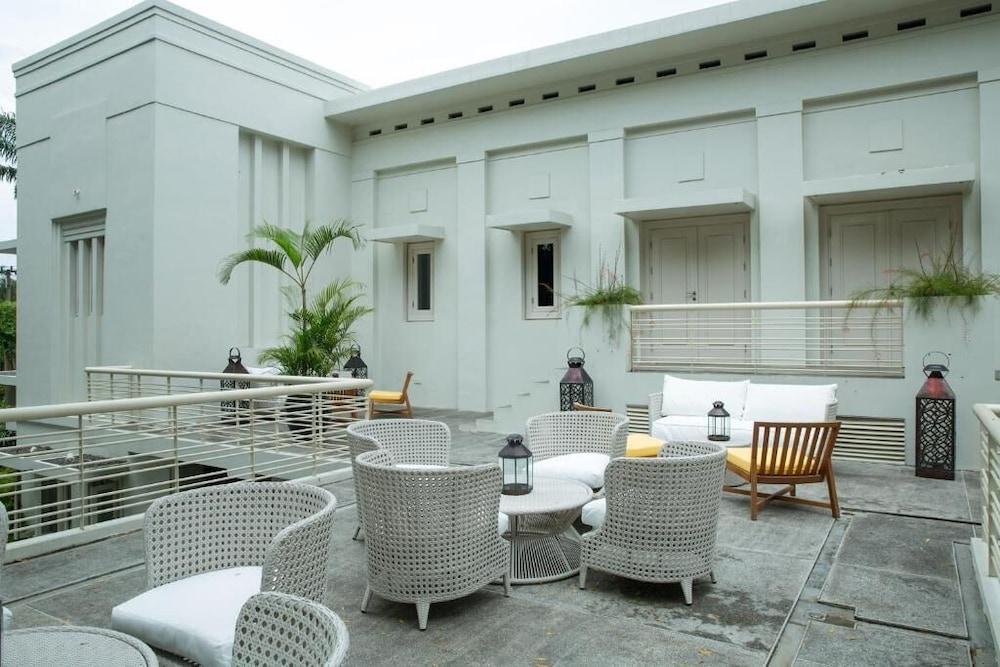 The Shalimar Boutique Hotel Malang Extérieur photo